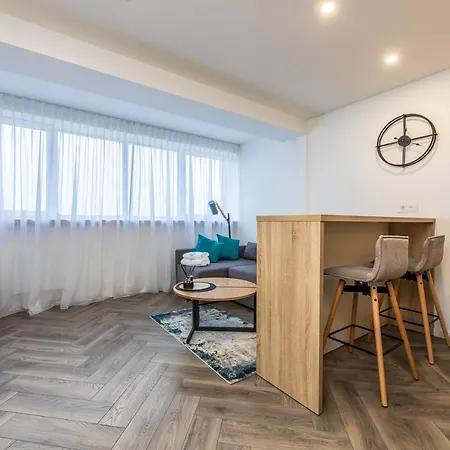 Apartamentai - 444 Διαμέρισμα